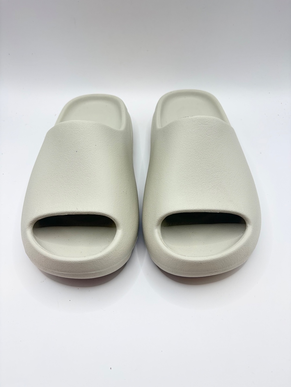 YEEZY YS-01 Cream Slide Sandals with Open Toe and Textured Sole, Size 7 US